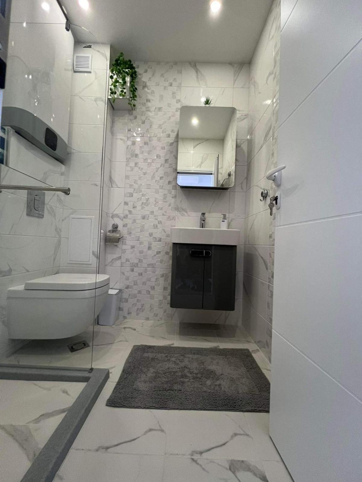 Harmony Apartment- 4 People- New Modern Flat-by The Sea *